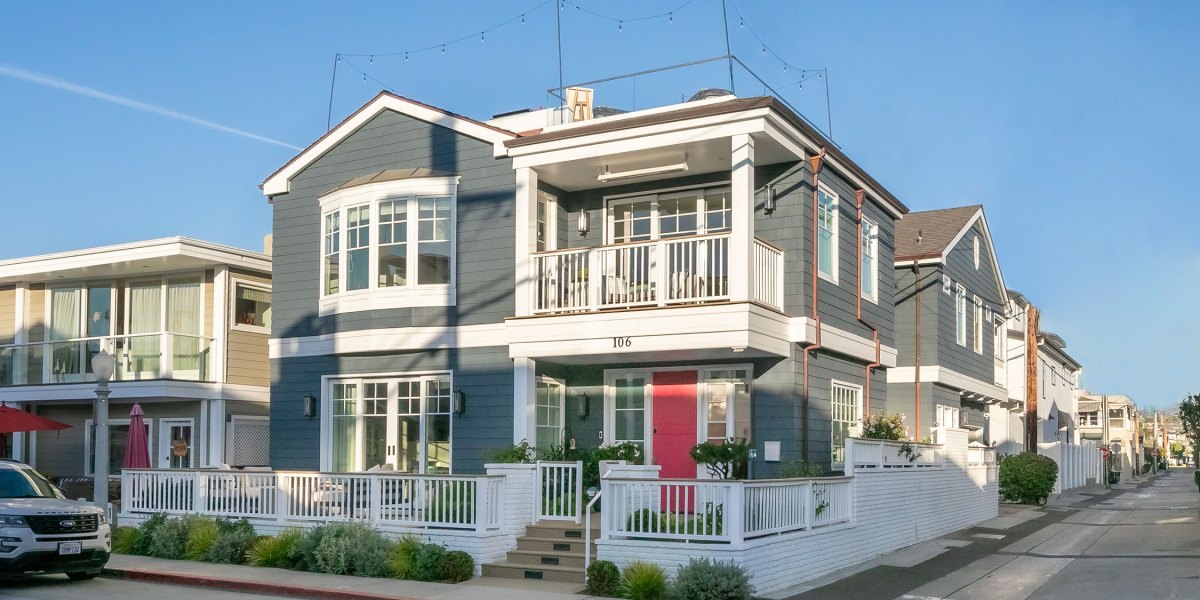 Exterior Balboa Island Cottage by Blackband Design
