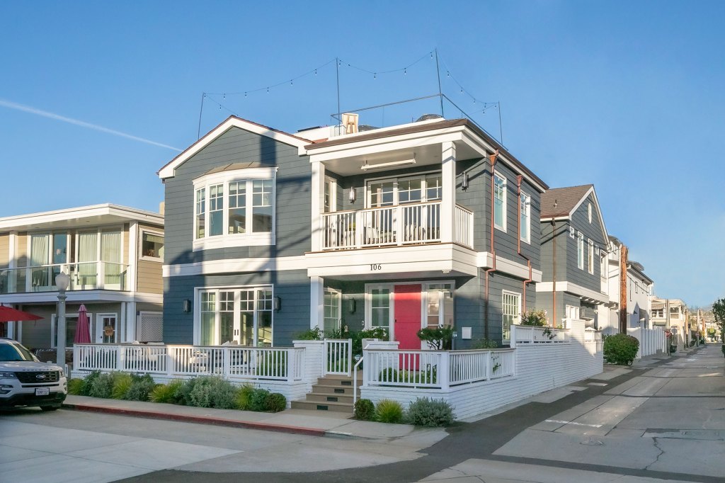 A Kitschy Balboa Island Cottage Got a Colorful, Quirky Makeover