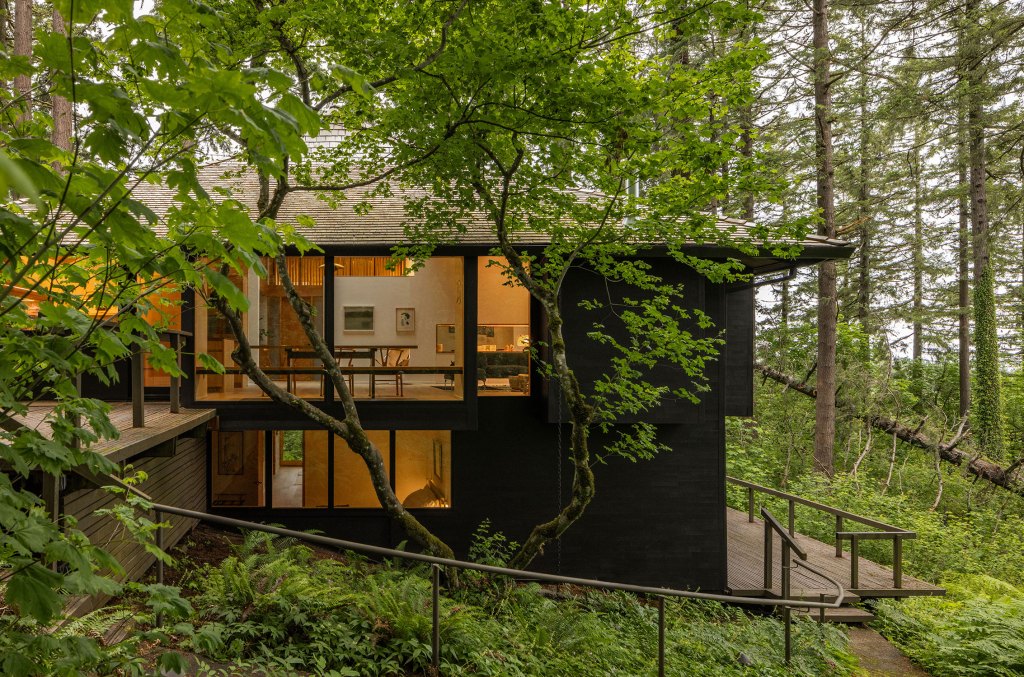 Inside a Mid-Century Home with an 'East Meets Pacific Northwest' Minimalist Aesthetic