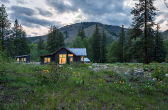 Exterior Landscape in Washington Cabin by Best Practice Architecture