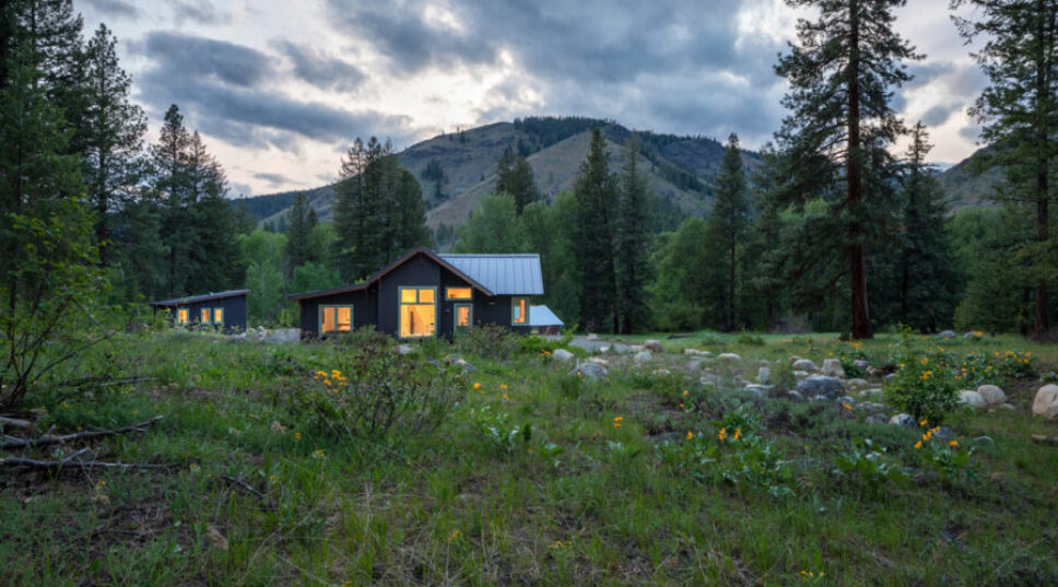 Inside a Cozy, Secluded Cabin in Washington That Blends Rustic and Modern So Well