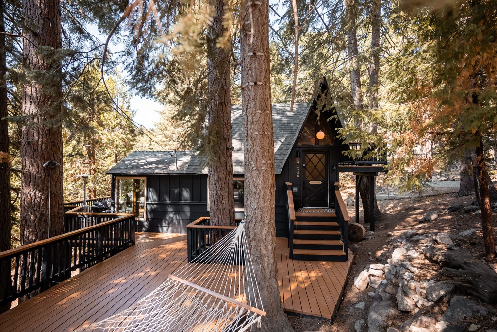 This Cozy A-Frame Cabin Is the Dreamiest Mid-Century Escape