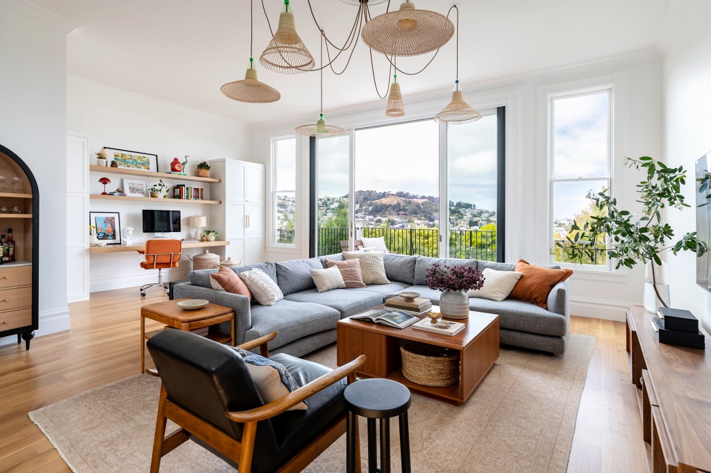 A House Stuck in the '90s Is Transformed for a Couple Who Loves Murder Mystery Parties