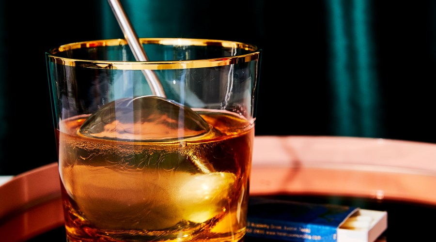 Fireside glow cocktail in an old fashioned glass.