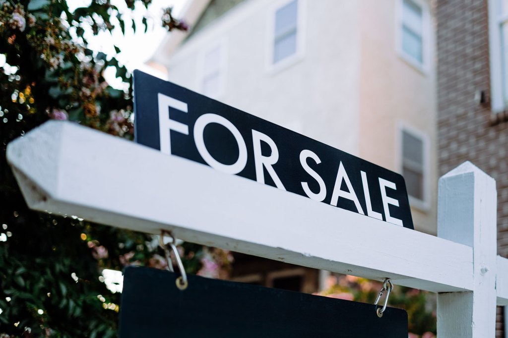 How to Price Your Home Correctly, According to a Real Estate Expert