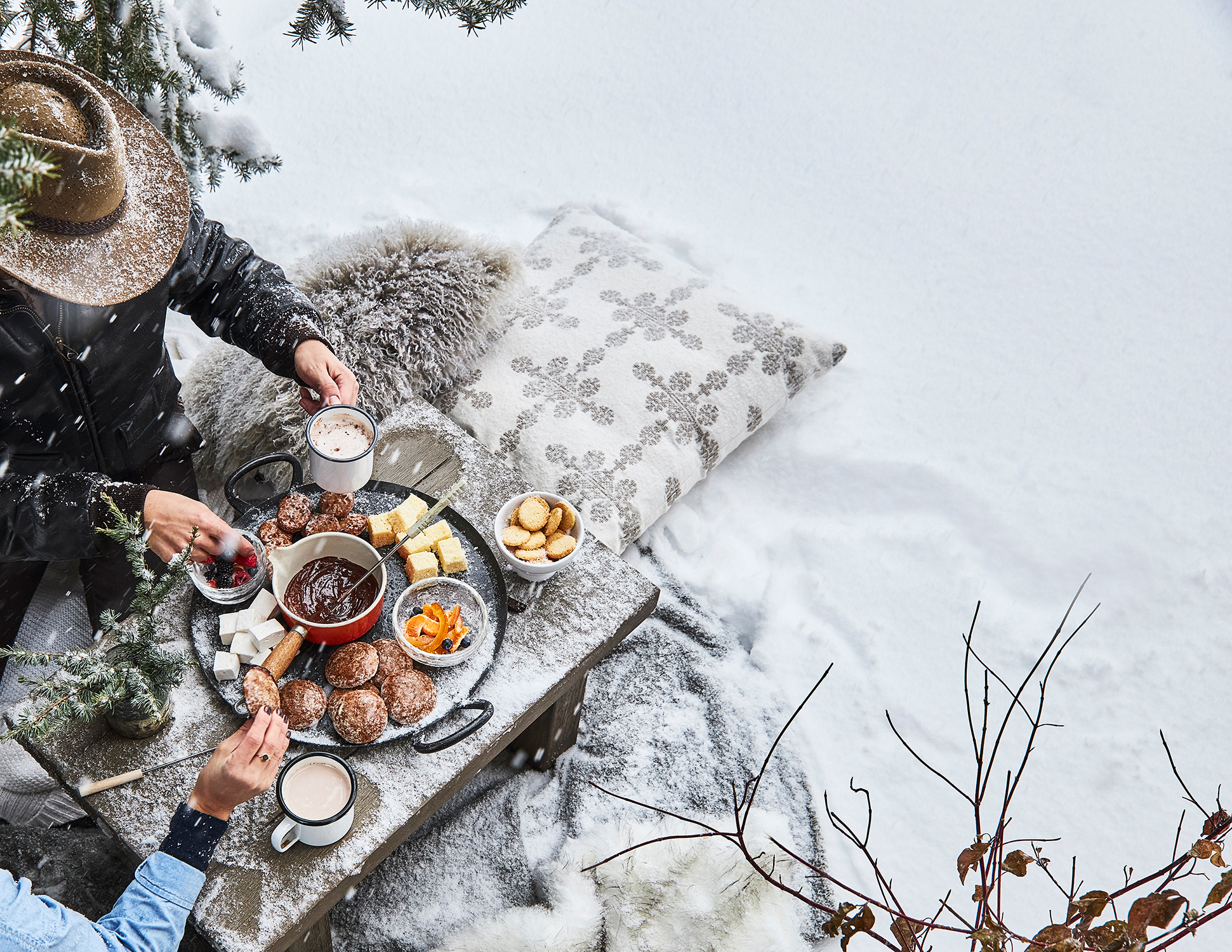 Goldener Hirsch Restaurant Snow Picnic