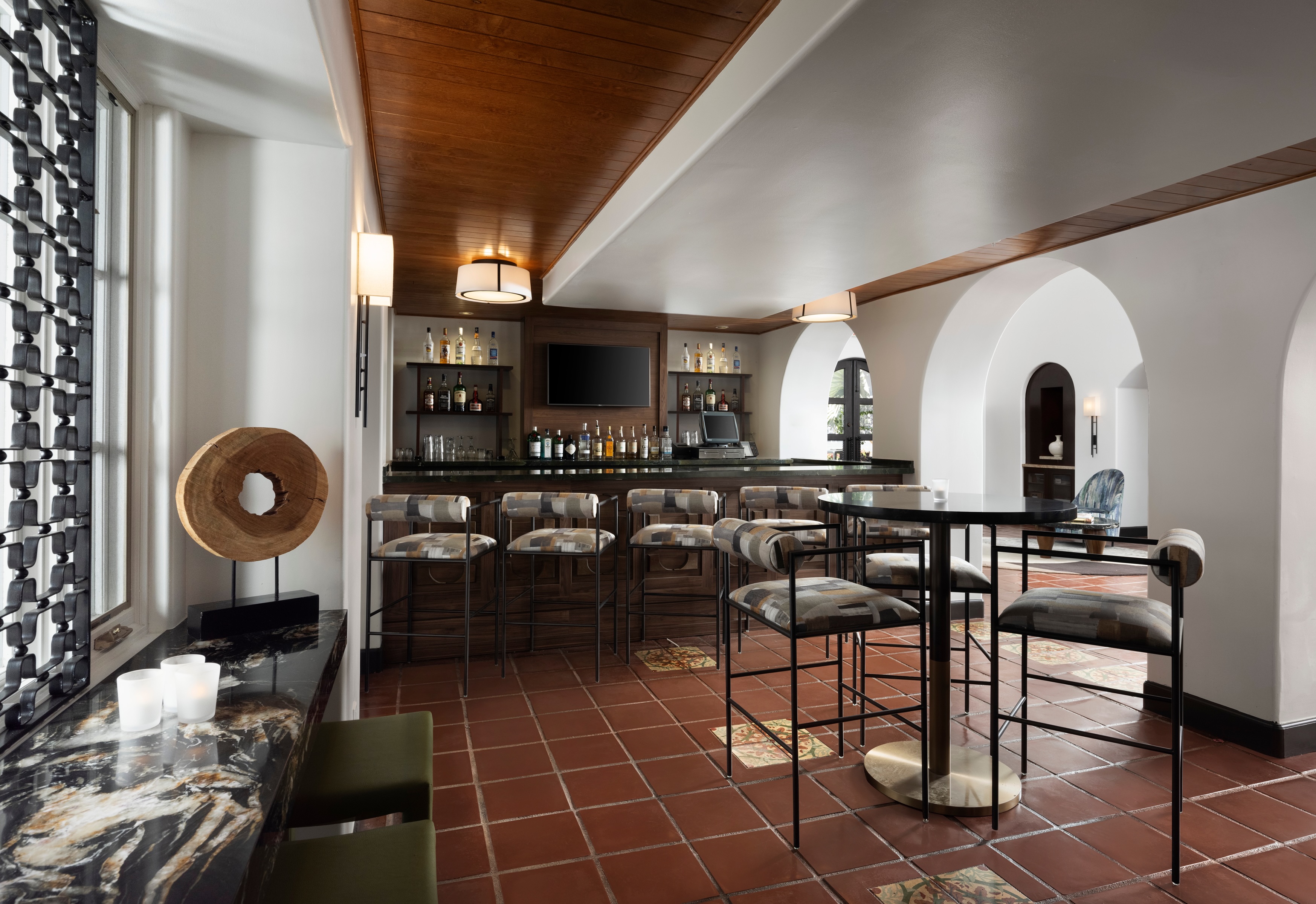 triada-palm-springs-in-room-bar