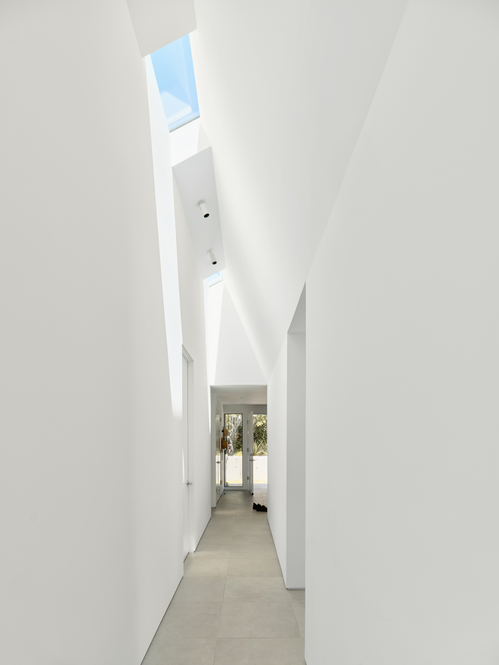 Hallway in San Mateo Ranch House by Feldman Architecture