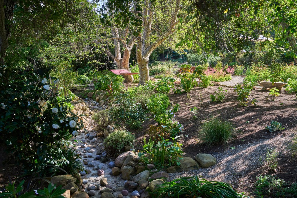 The Late-Summer Reset: 10 Weekend Projects That Will Make Your Garden Thrive This Fall