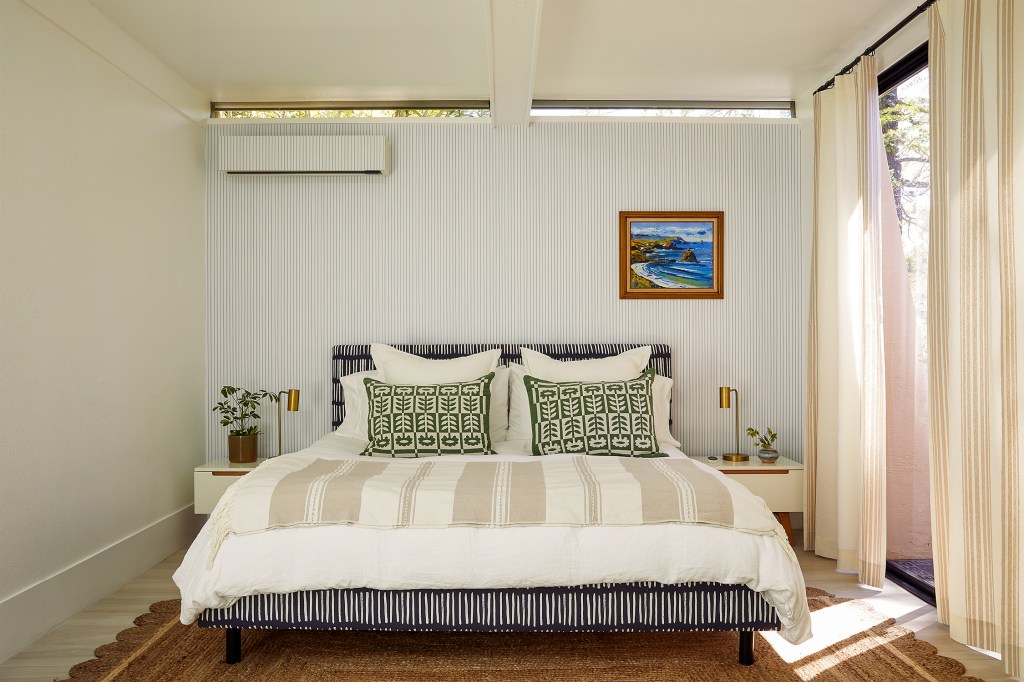 This Might Be the Most Stylish Way to Hide an Ugly Air Conditioning Unit