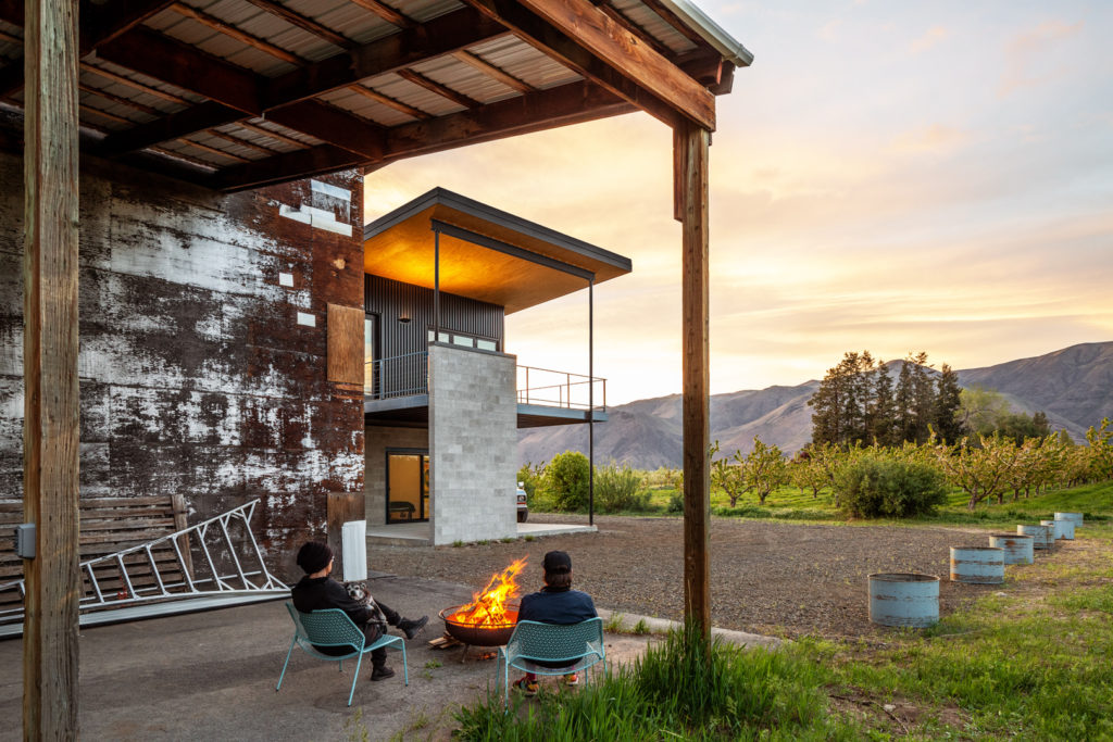 fire-pit-rural-washington-cloud-ranch-modern-house