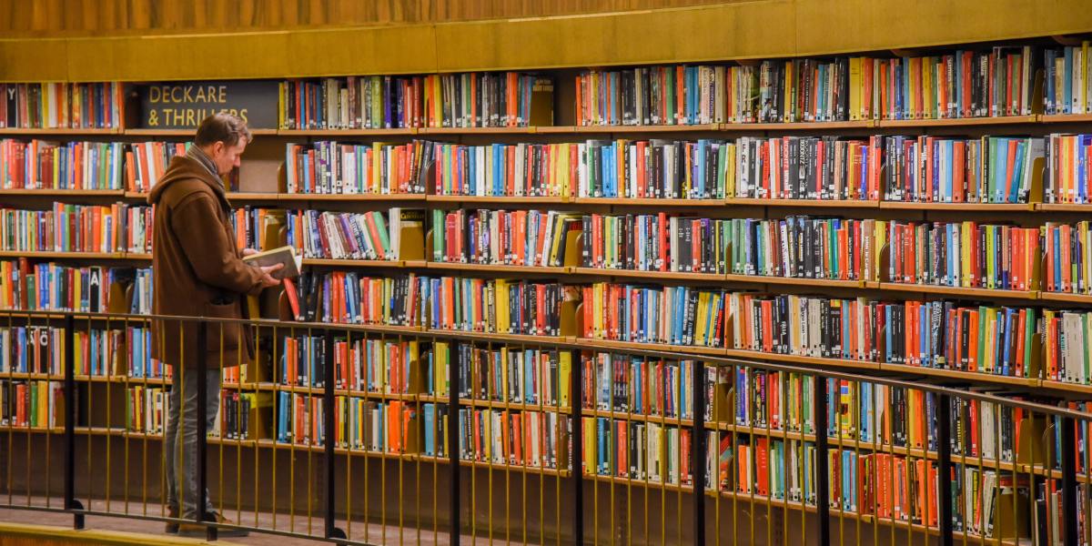 curved bookstore shelves