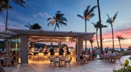 Ritz Carlton Turtle Bay Sunset Pool Bar