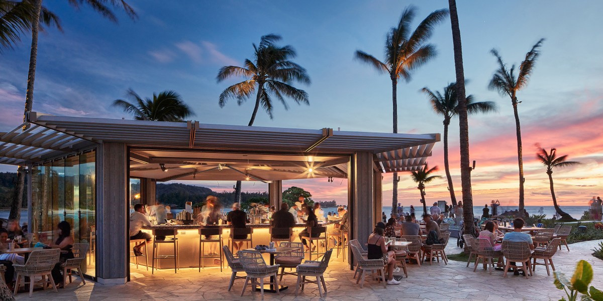 Ritz Carlton Turtle Bay Sunset Pool Bar