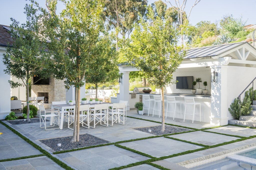 How to Design a Party-Ready Outdoor Bar—Plus More Tips from Costa Mesa's Favorite Garden Designer