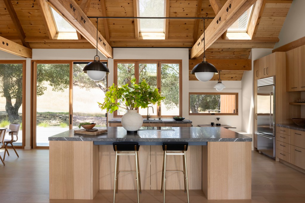 This Sonoma Home Lets Its Natural Surroundings Shine