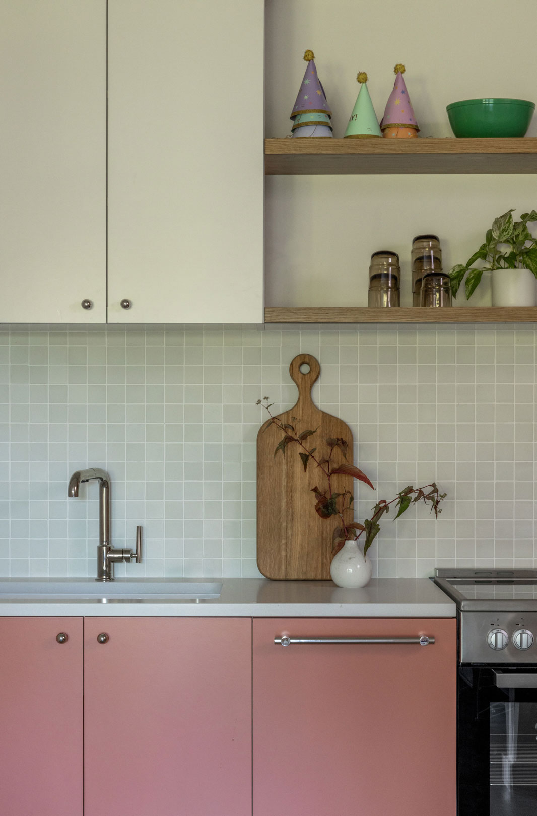 Kitchenette in Seattle House by Best Practice Architecture