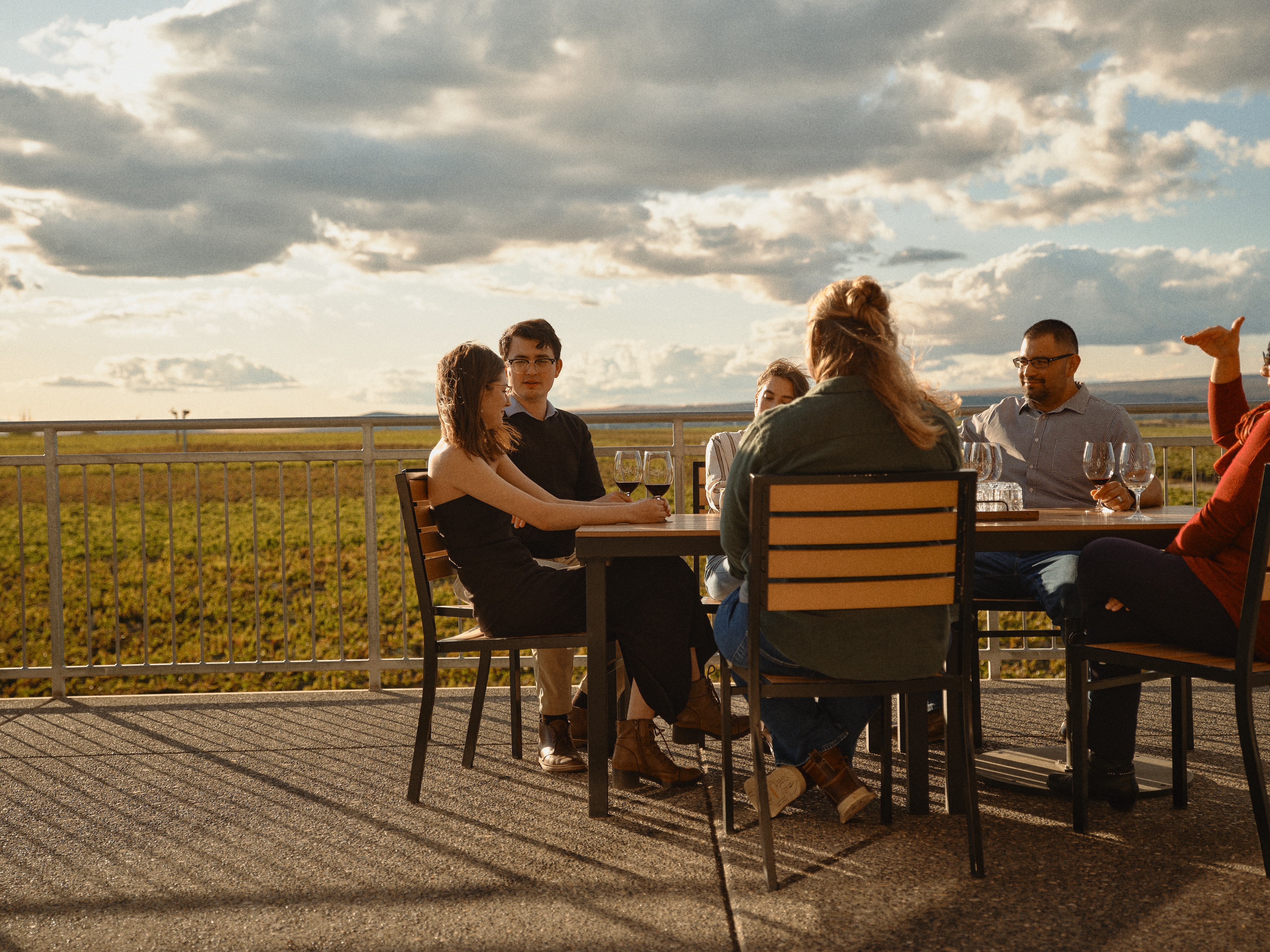 guests-enjoying-the-patio-views-at-kiona-vineyards-winery