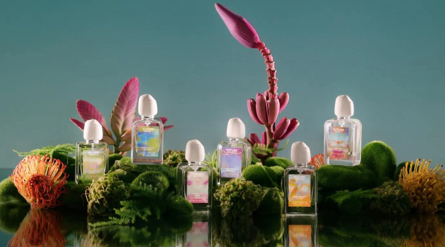 This Perfume Makes You Smell Like Extinct Flowers—and Yes, That's a Good Thing