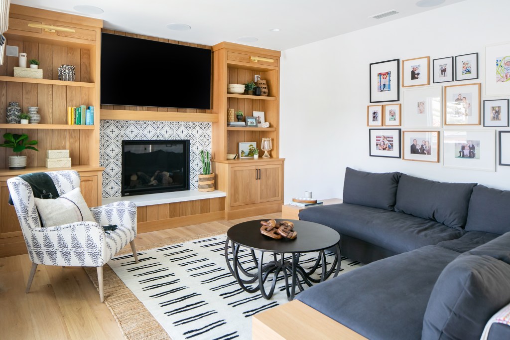 This Is the Right Way to Hang Art, According to an Interior Designer