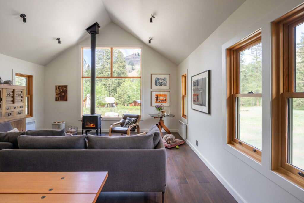 Living Room in Washington Cabin by Best Practice Architecture