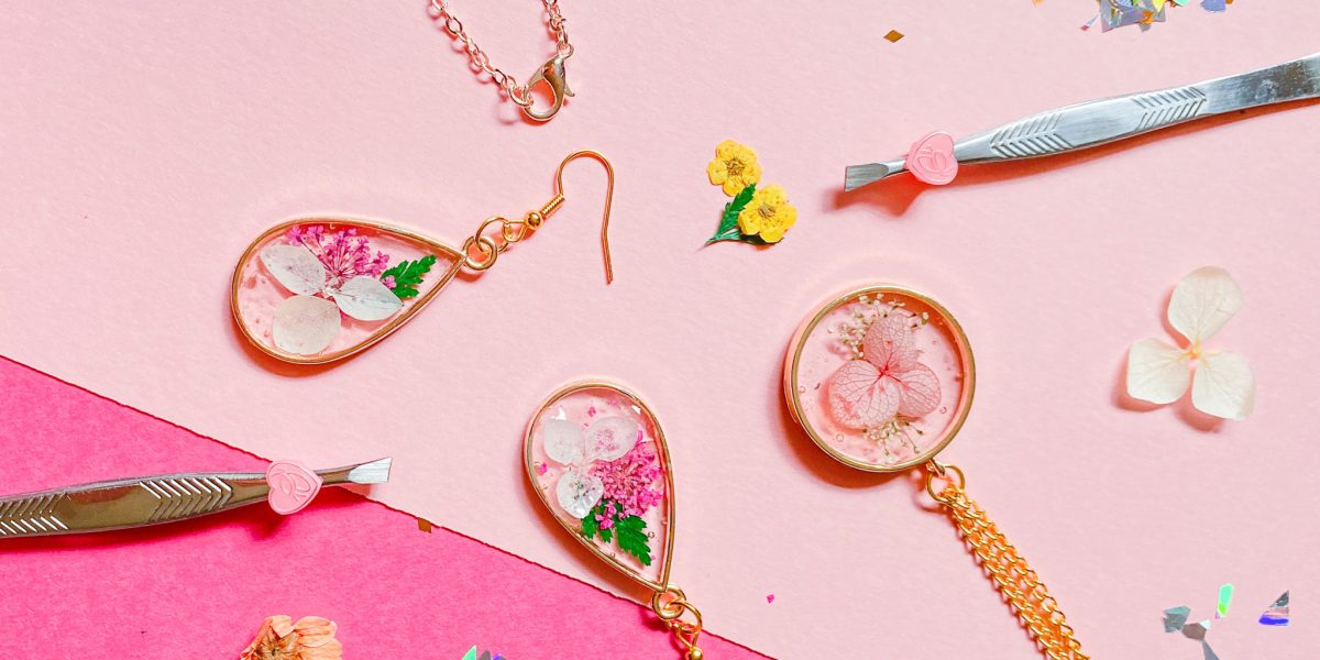 Makers mess dried flower resin jewelry kit