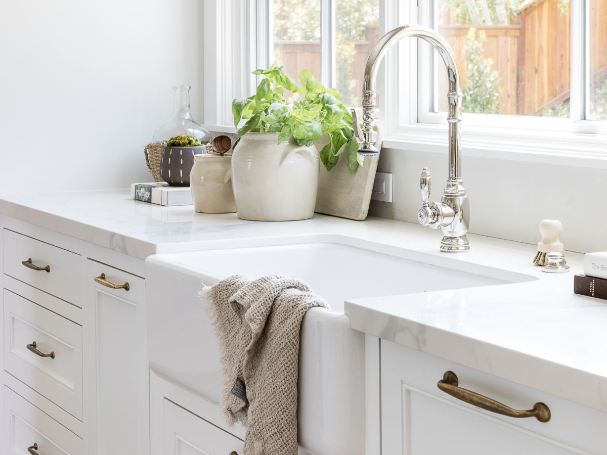 Shaws-farm-sink-newport-beach-kitchen