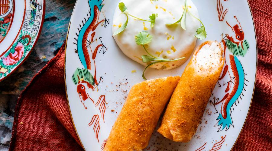 king-crab-rangoon-with-garlic-cheese-dip