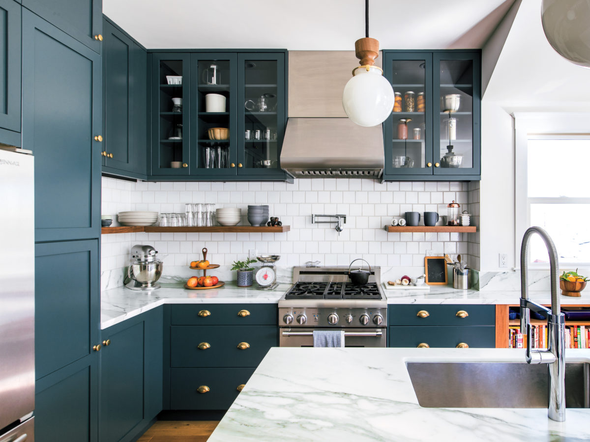 16 Navy and White Kitchen Ideas That Are Always on Trend