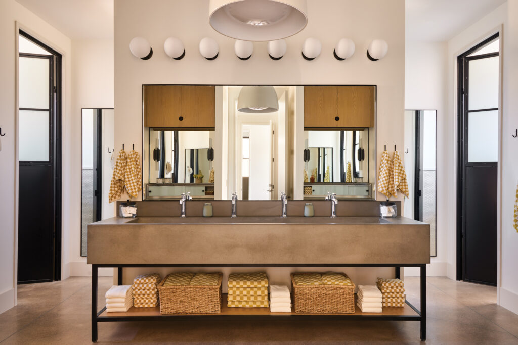 Oregon High Desert Barn Bathroom