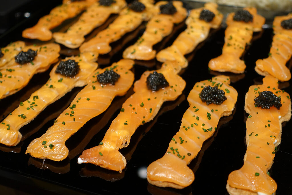 https://www.sunset.com/wp-content/uploads/oscar-smoked-salmon-pc-wolfgang-puck-catering-1024x683.jpg