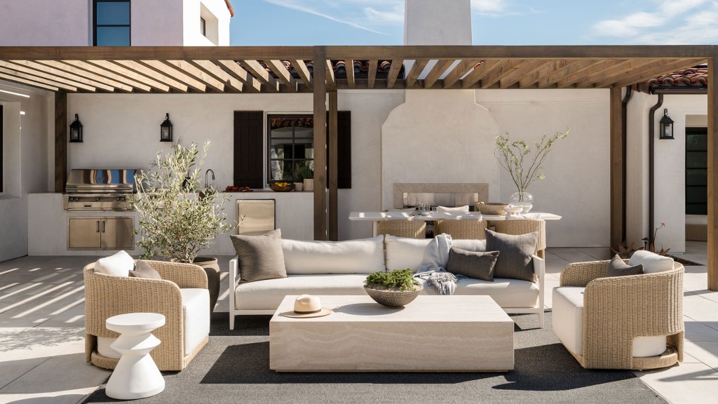 4 Signs It's Time to Replace Your Outdoor Furniture