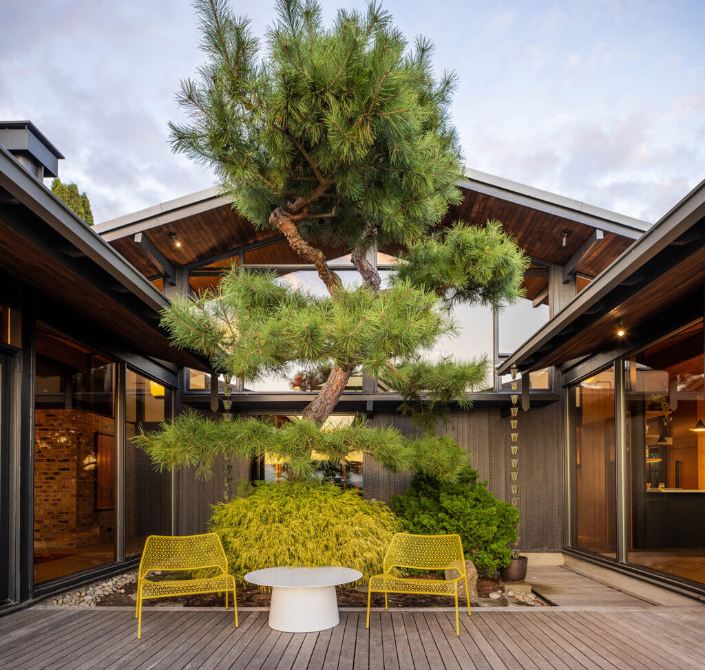 Patio in Seattle House by SHED