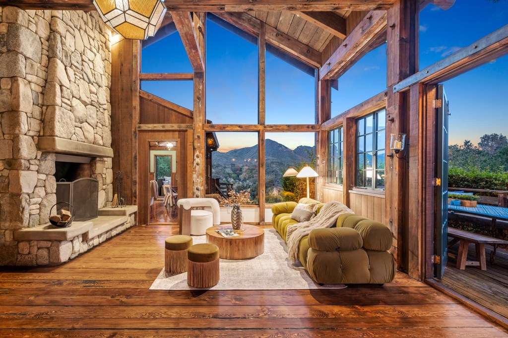 This Is How L.A.’s Top Home Stager Worked Her Magic on a Post and Beam Home in the Topanga Mountains