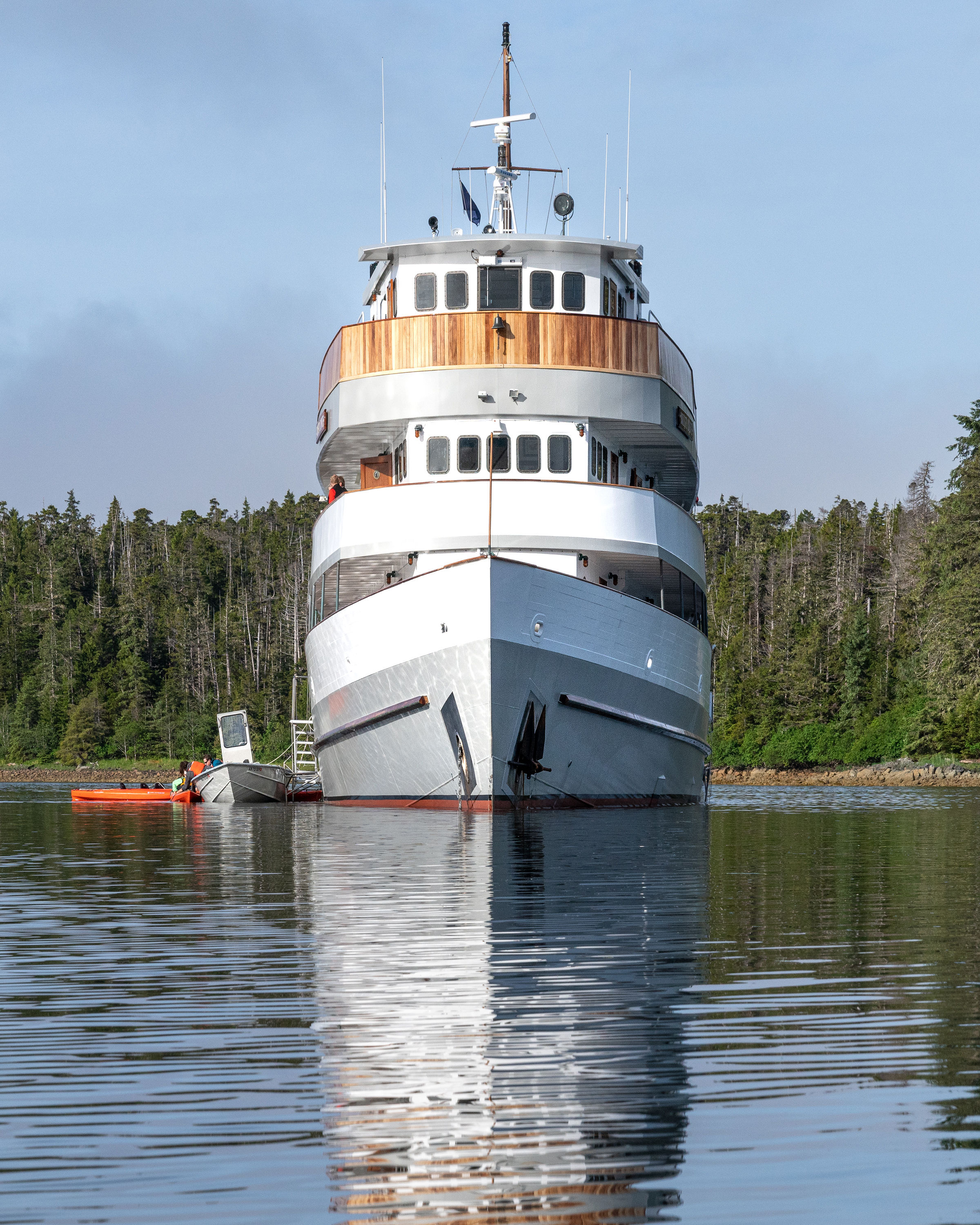 m-v-mist-cove-at-anchor-in-a-secluded-anchorage