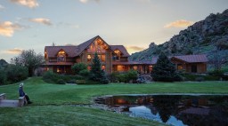 Reid Creek Lodge Exterior