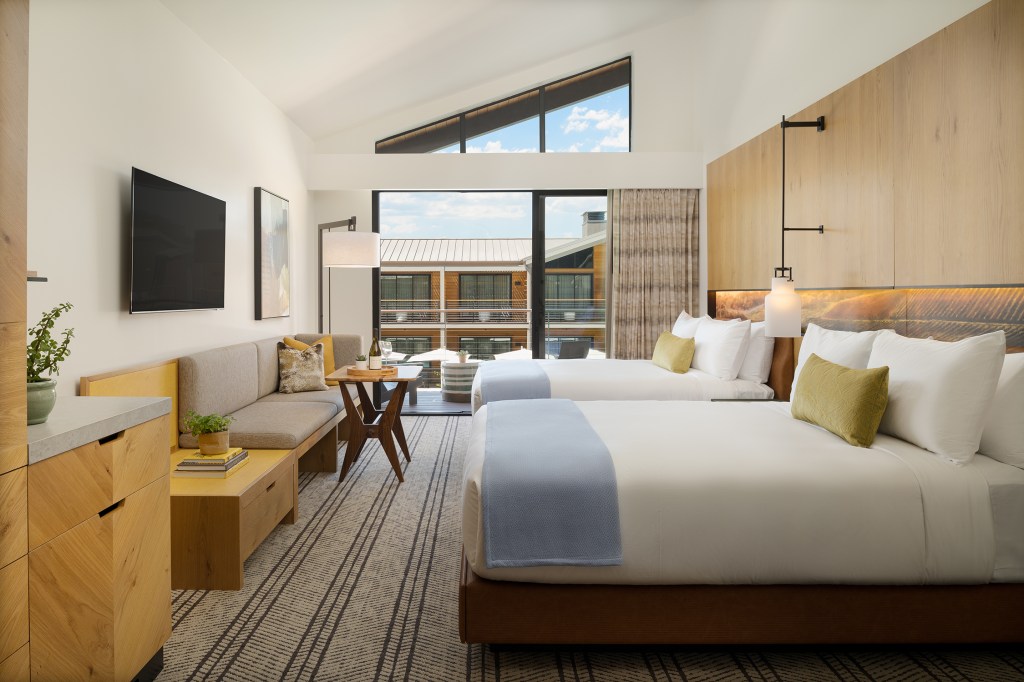 3 Small Bedroom Ideas to Steal from Hotels