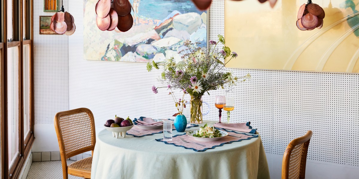 Bed Threads scallop edge table linens