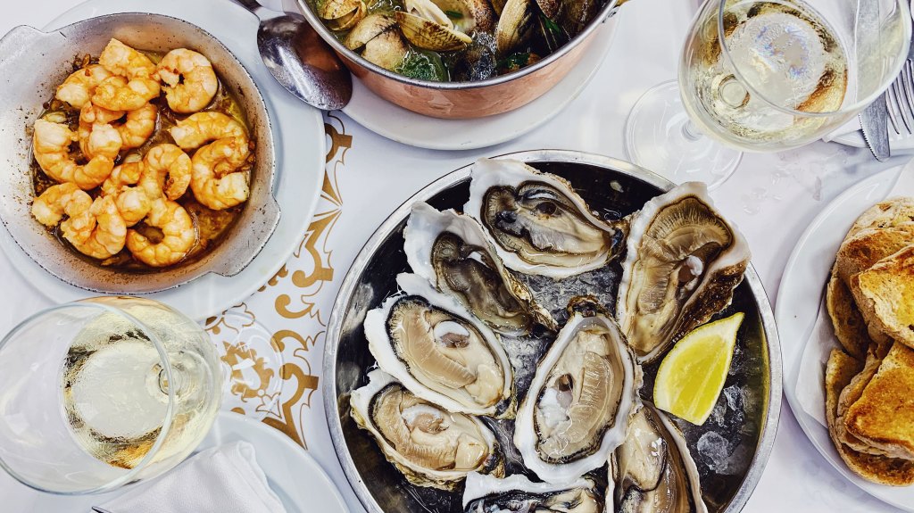This Is What You Need to Know About Pairing Wine with Seafood