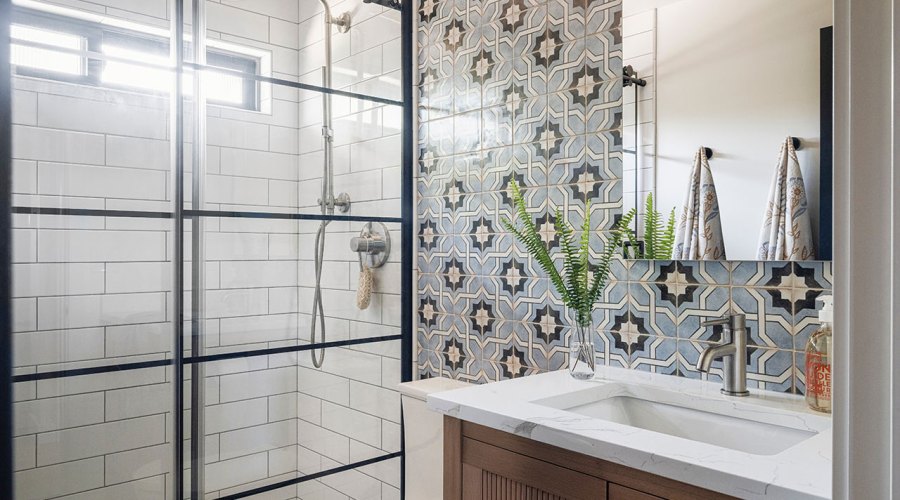 How a Seattle Bathroom Went from Deteriorating to Design Eye-Candy