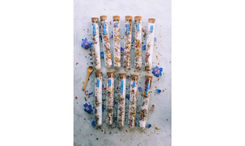 This Botanical DIY Makes the Best Inexpensive Gift Ever