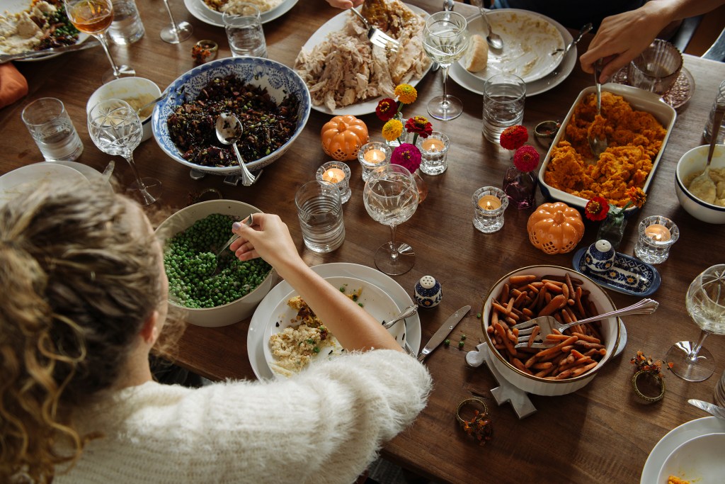 Here's How to Save Money on Thanksgiving Dinner, According to Professional Chefs