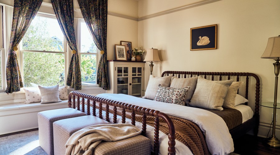 How to Make the Perfect Bed, According to Hospitality Pros