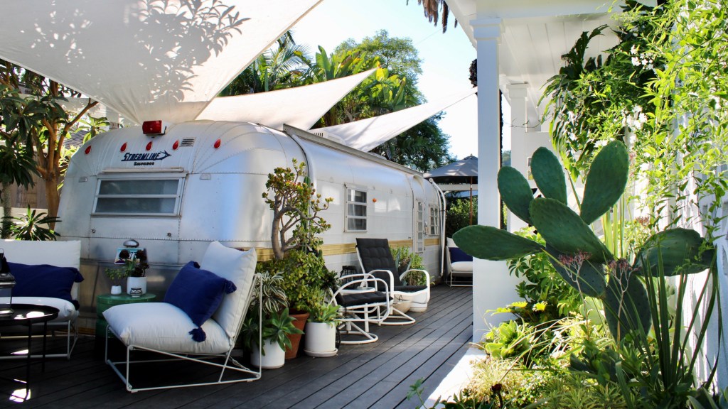 This Glam '70s Vintage Trailer Is the Perfect Cozy Retreat for Two