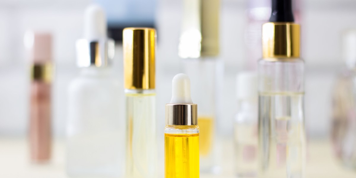 Here’s How to Keep Your Skin Glowing While Traveling, According to a Celebrity Facialist