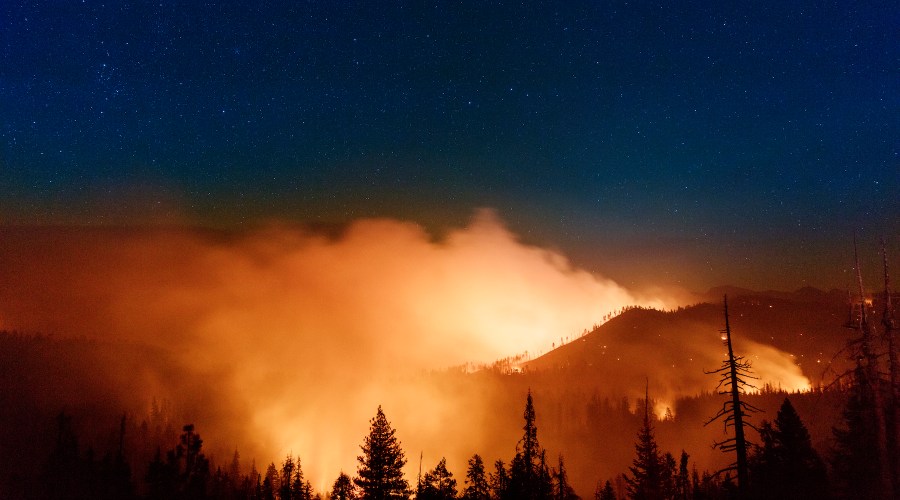 Wildfires Blaze in Southern California, Threatening Popular Tourist Areas