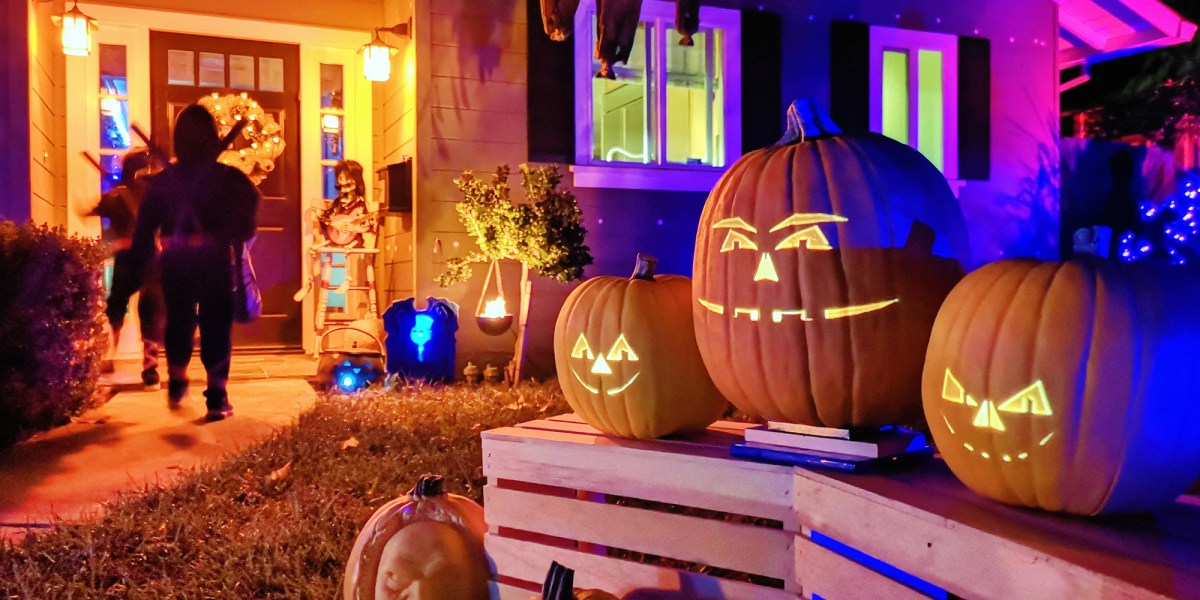 Kids trick or treating in a neighborhood of San Jose