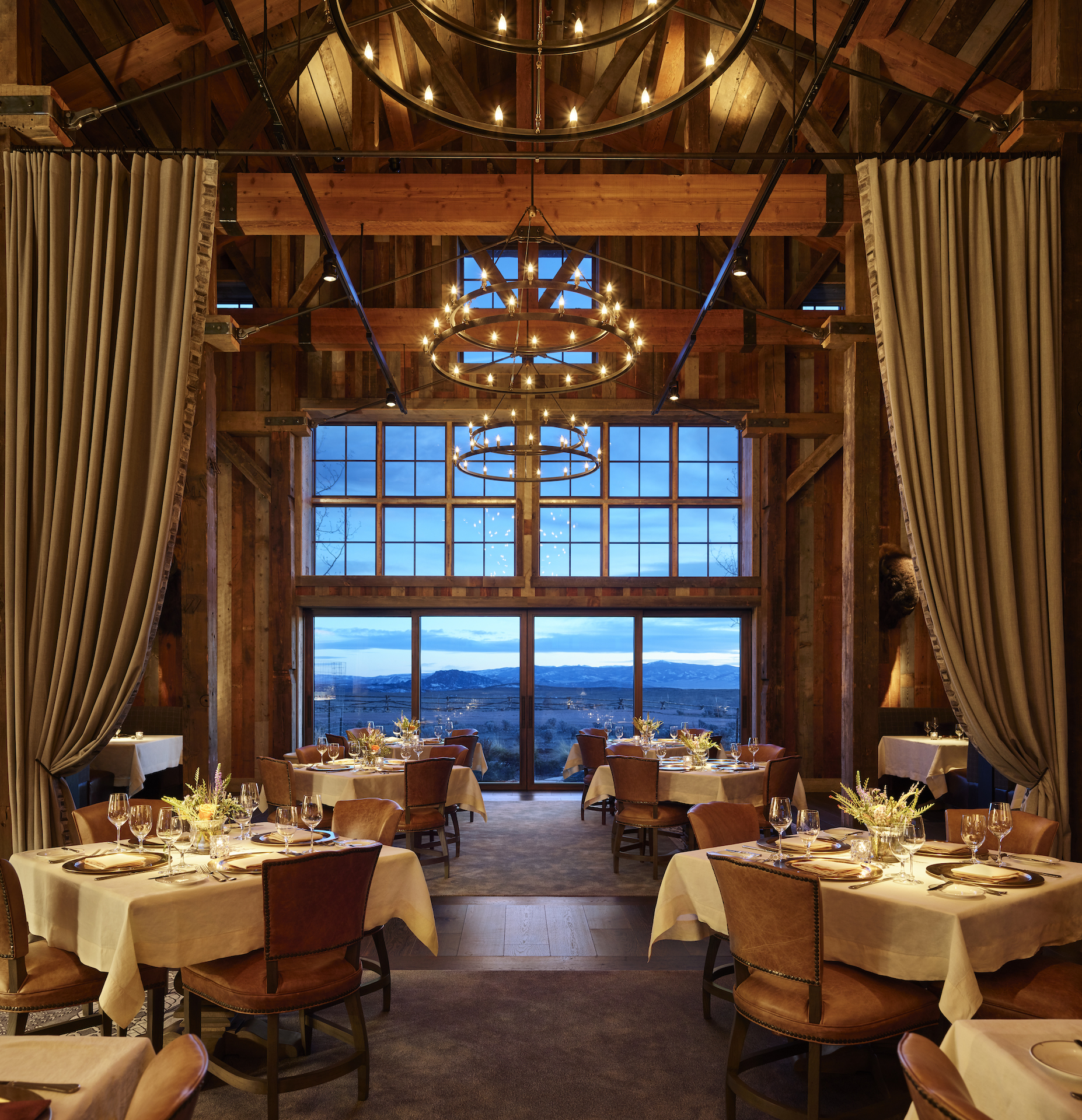 cheyenne-club-dining-dusk