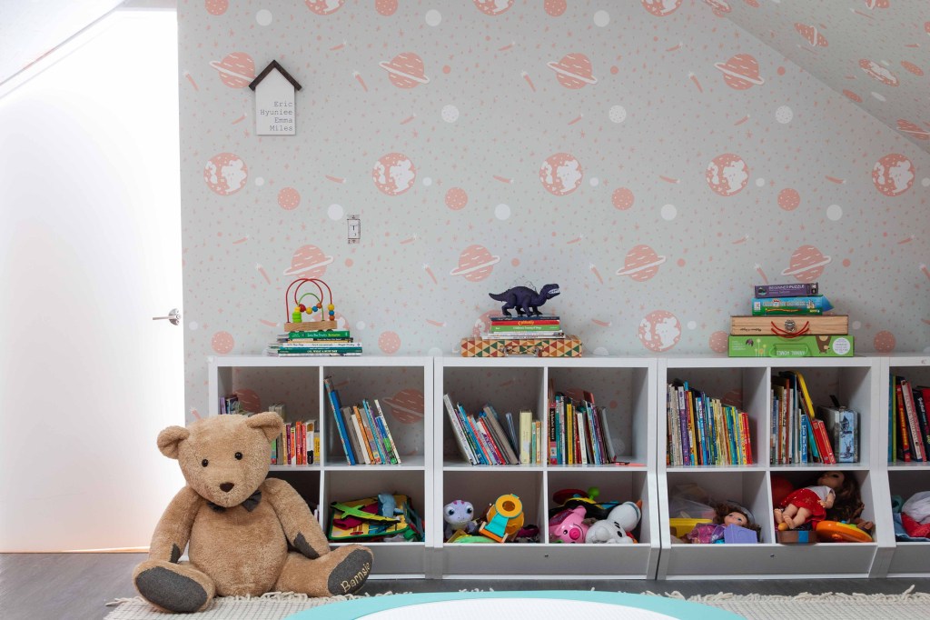 Here's How to Find the Perfect Wallpaper Scale for Your Room