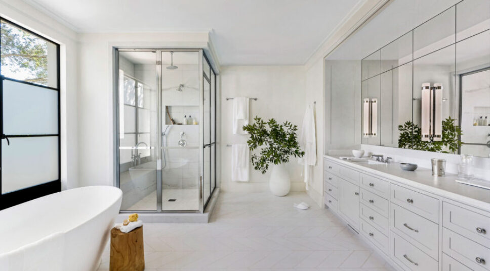 7 Clever Ways to Make a White Bathroom Feel Actually Exciting